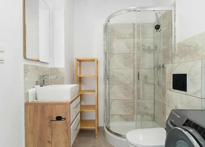 Apartment Przestronny Blisko Jeziora W Poznaniu 2 Miejsca Postojowe By Renters Poznan