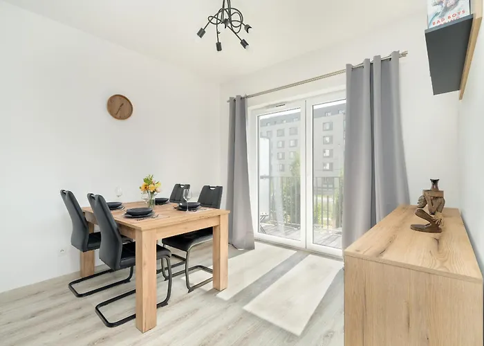 Apartment Przestronny Blisko Jeziora W Poznaniu 2 Miejsca Postojowe By Renters Poznan
