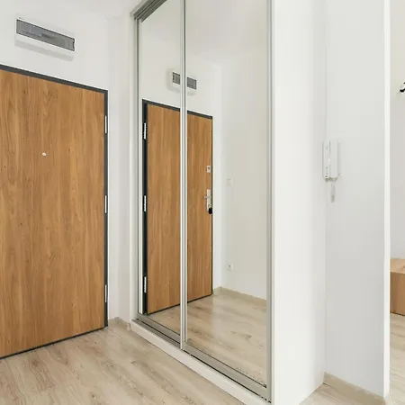 Przestronny Blisko Jeziora W Poznaniu 2 Miejsca Postojowe By Renters Apartman *