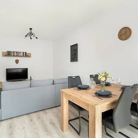 Przestronny Blisko Jeziora W Poznaniu 2 Miejsca Postojowe By Renters Apartman *