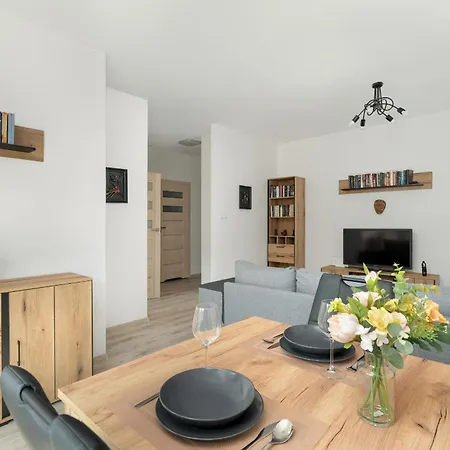 Przestronny Blisko Jeziora W Poznaniu 2 Miejsca Postojowe By Renters Apartman