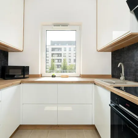 Przestronny Blisko Jeziora W Poznaniu 2 Miejsca Postojowe By Renters Poznań