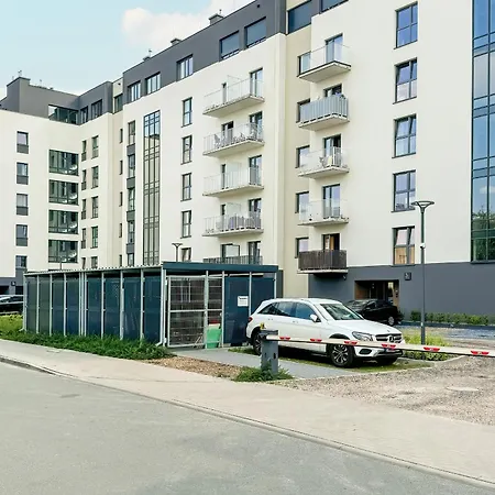 Przestronny Blisko Jeziora W Poznaniu 2 Miejsca Postojowe By Renters Apartman