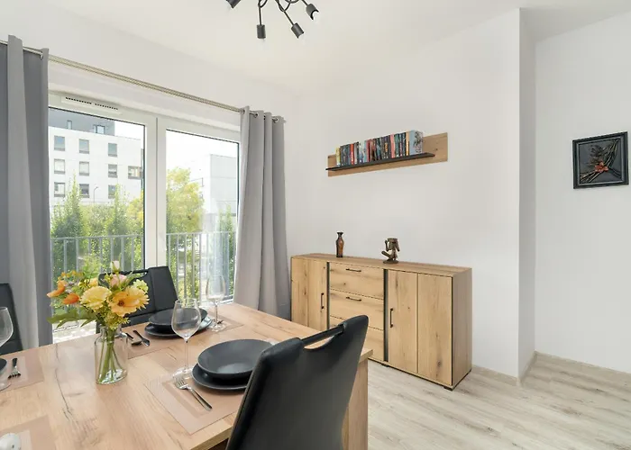 Przestronny Blisko Jeziora W Poznaniu 2 Miejsca Postojowe By Renters *