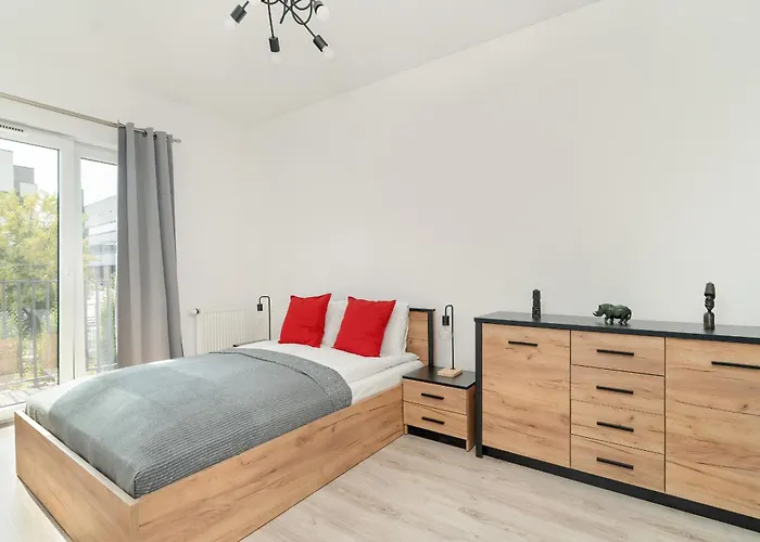 Przestronny Blisko Jeziora W Poznaniu 2 Miejsca Postojowe By Renters *